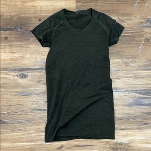Lululemon olive green short sleeve size 4